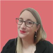 Docente di scuola secondaria impartisce lezioni di psicologia e scienze umane